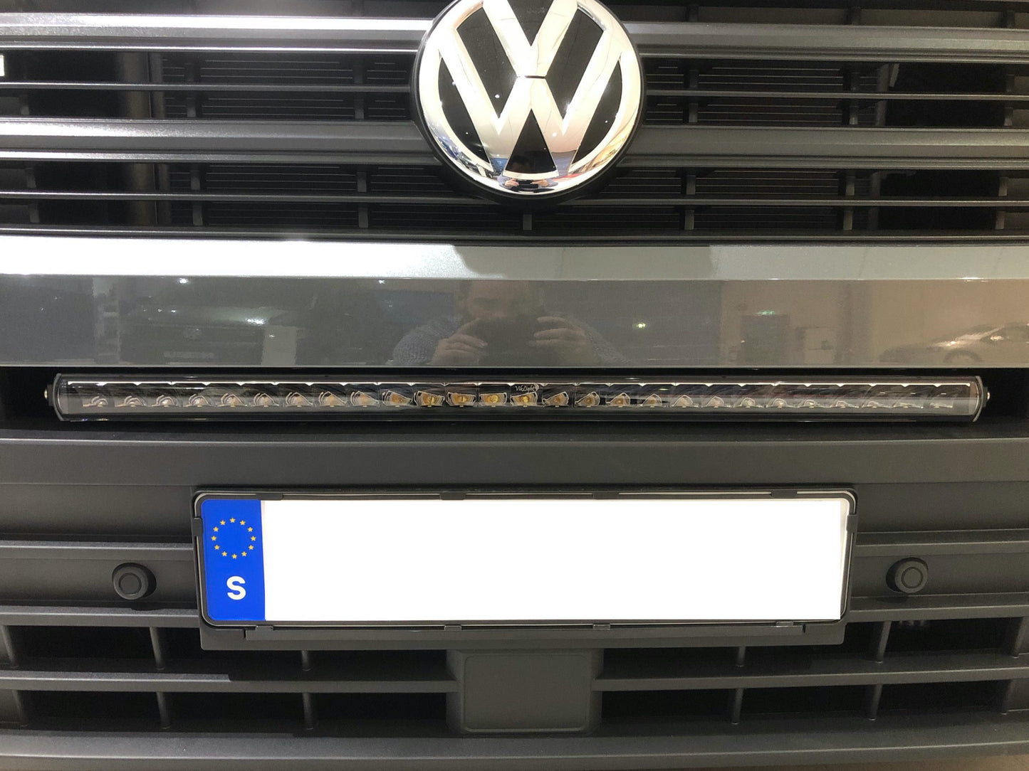 Modellanpassat fäste för 20–30" LED-ramp – VW Crafter från 2017 - Bilupplysningen