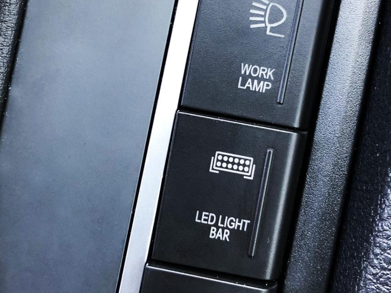Modellanpassad knapp för Arbetsbelysning till Volkswagen Amarok - Bilupplysningen