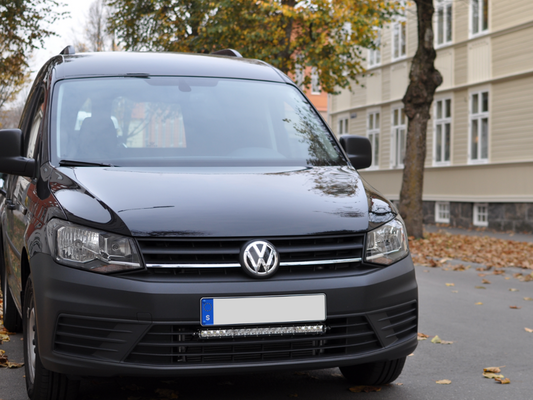 Modellanpassat fäste för 20 tum LED-ramp - VW Caddy 2015- Bilupplysningen