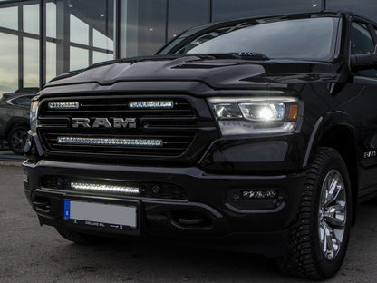 Modellanpassat fäste för 2*10tum LED i Övre Grill - Dodge RAM Laramie fr 2019 - Bilupplysningen