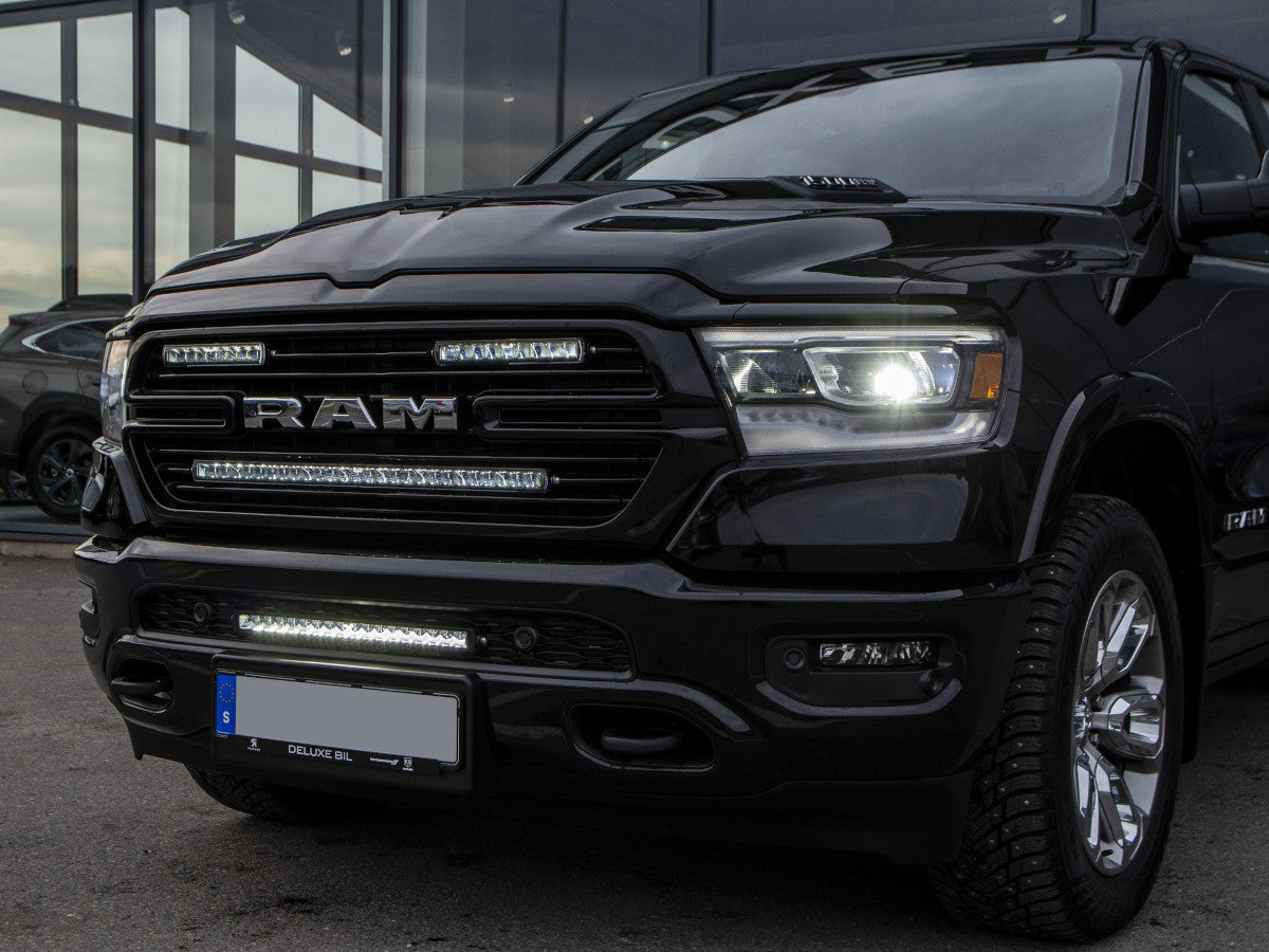 LED-rampfäste Dodge RAM Laramie 2019– – För 30 tum extraljus i övre grill - Bilupplysningen
