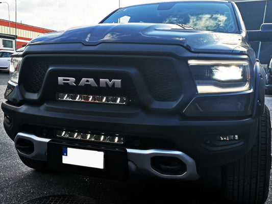 Modellanpassat kit för 20tum LED-ramp Undre Grill - Dodge RAM 2019- Bilupplysningen