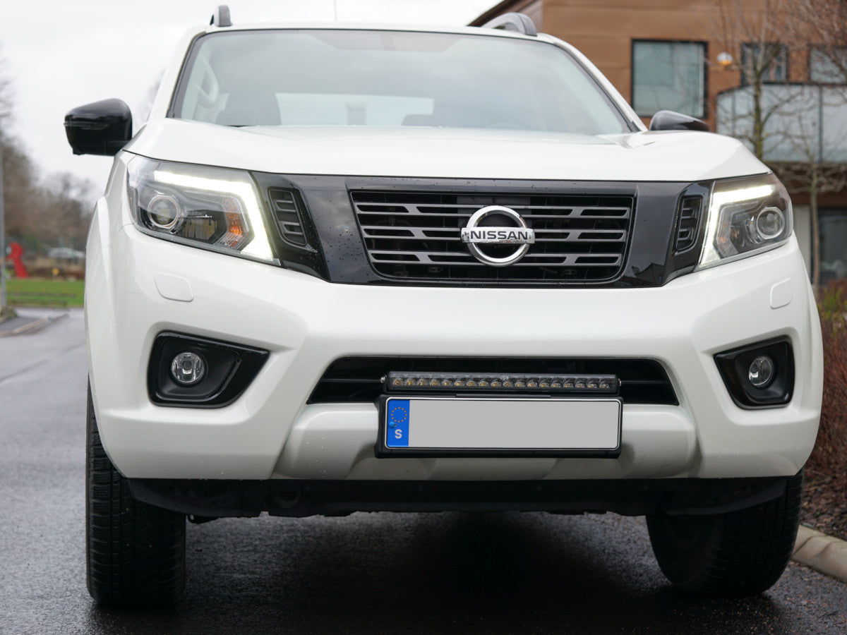 Modellanpassat fäste för LED-ramp - Nissan Navara 2016- Bilupplysningen