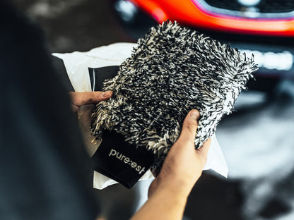 Pureest Tvätthandske Mikrofiber – Svart/Vit för skonsam biltvätt